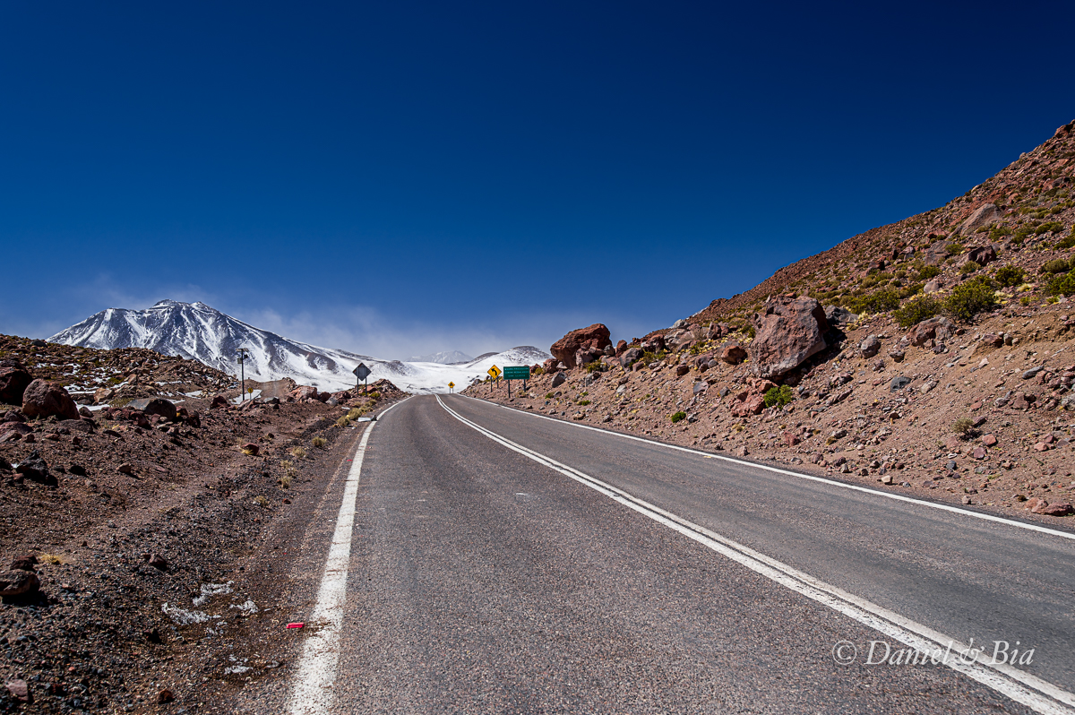 Paso Ascotán (4.000m), Chile,  19/08/2026. Foto Daniel e Bia.