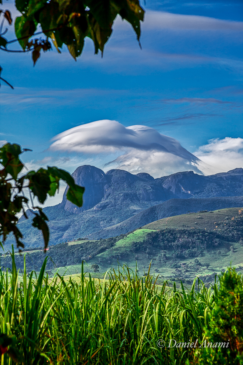 Ano novo, nuvem nova! Os aliens estão chegando na Serra do Papagaio, Aiuruoca, 01/01/2013. Foto Daniel Anami.