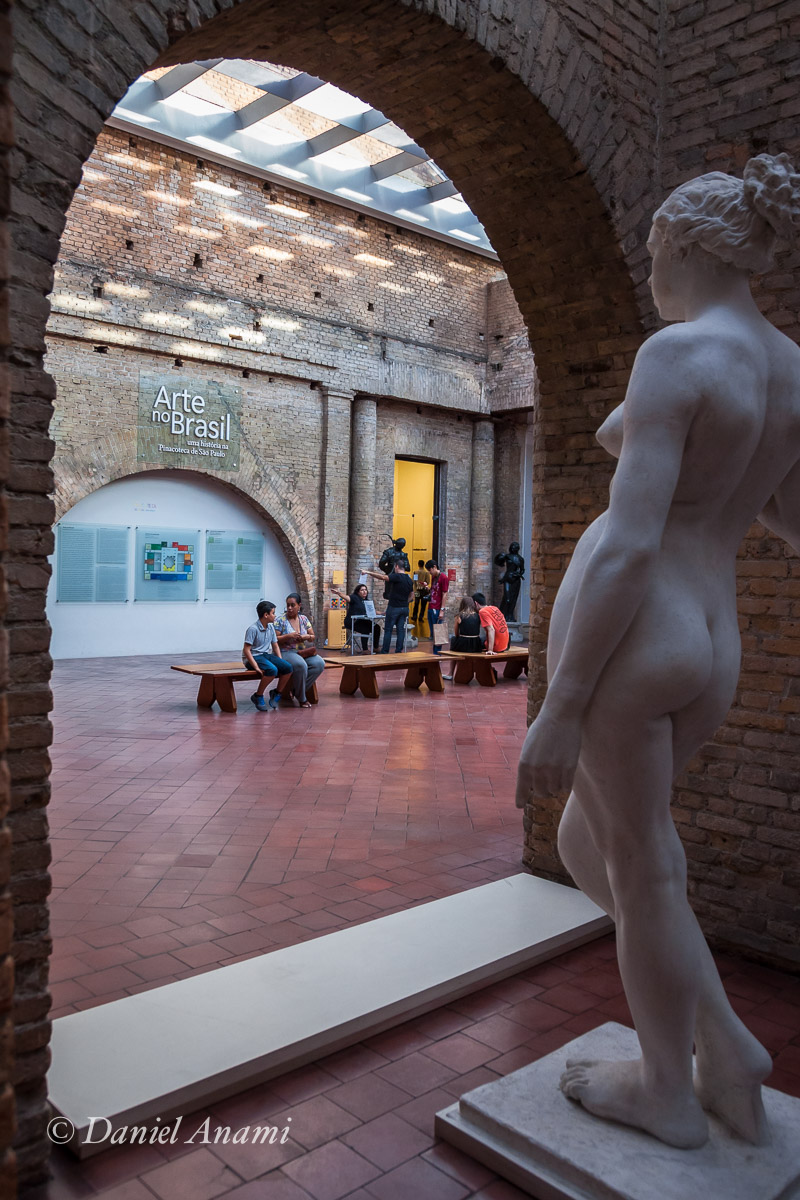 Cansados de andar... Pinacoteca de São Paulo, São Paulo, 22/01/15. Foto Daniel Anami.