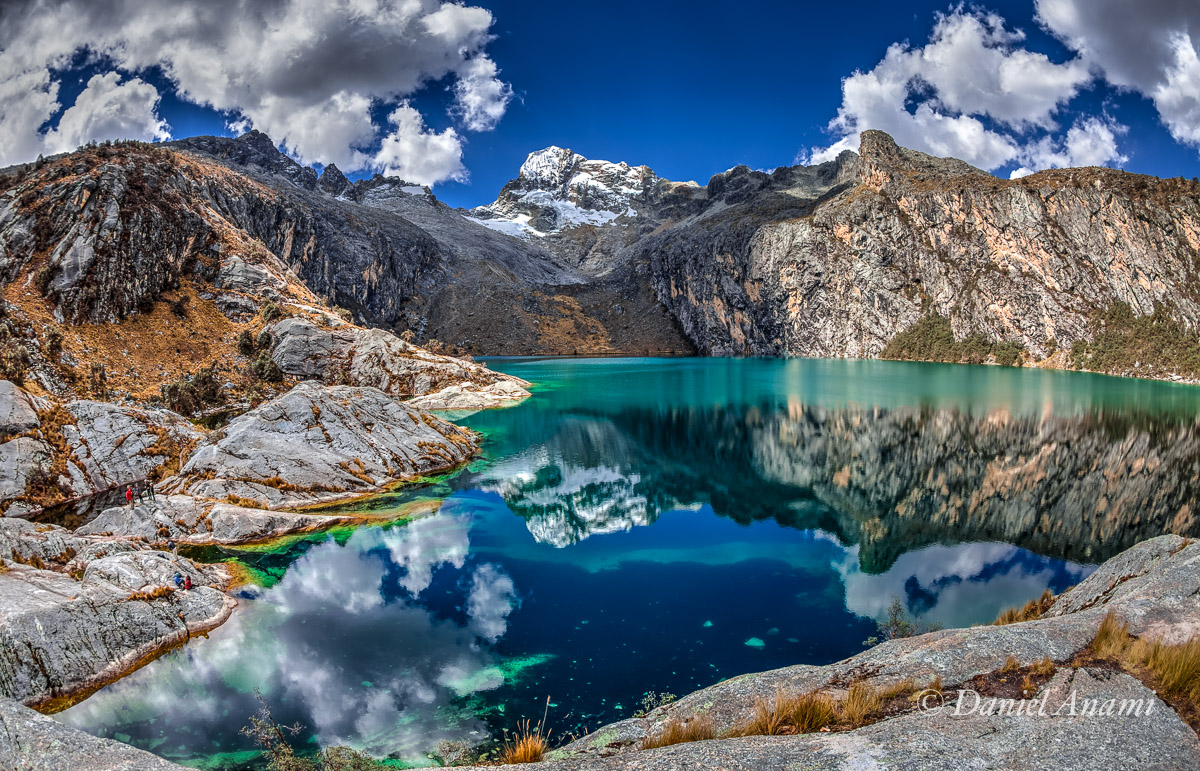 Terceiro dia de aclimatação na Cordillera Blanca. É óbvio que a falta de oxigênio produz alucinações como a Laguna Churup (4.485m) e O Nevado Churup (5.495m) 16/08/13. Foto Daniel Anami.
