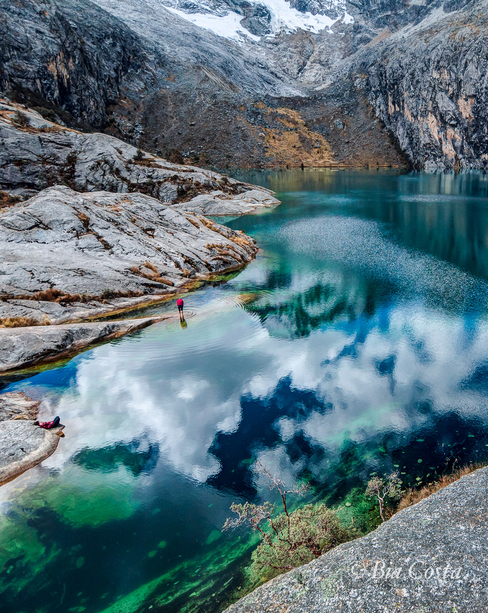 Momento de refresco na Laguna Churup, Cordillera Blanca, 16/08/13. Foto Bia Costa.