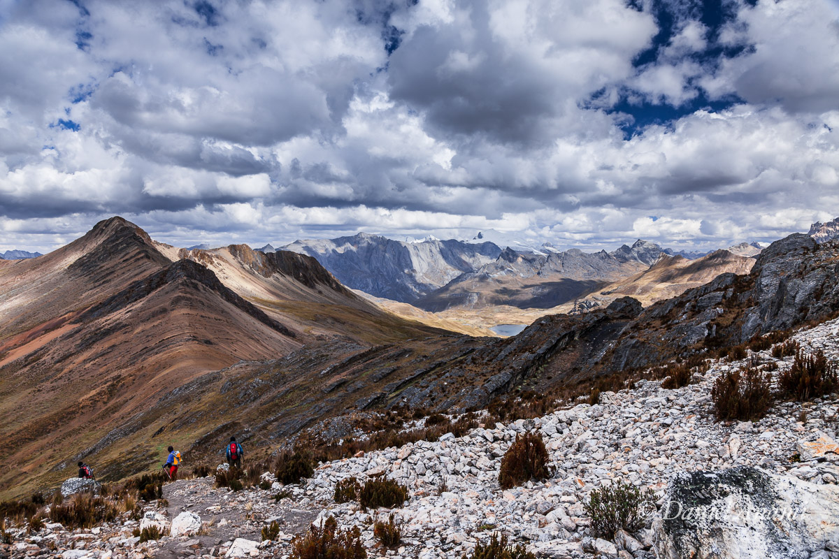 Subiu? Agora desce! 3° passo: Passo Siula (4.834m) 21/08/13. Foto Daniel Anami.