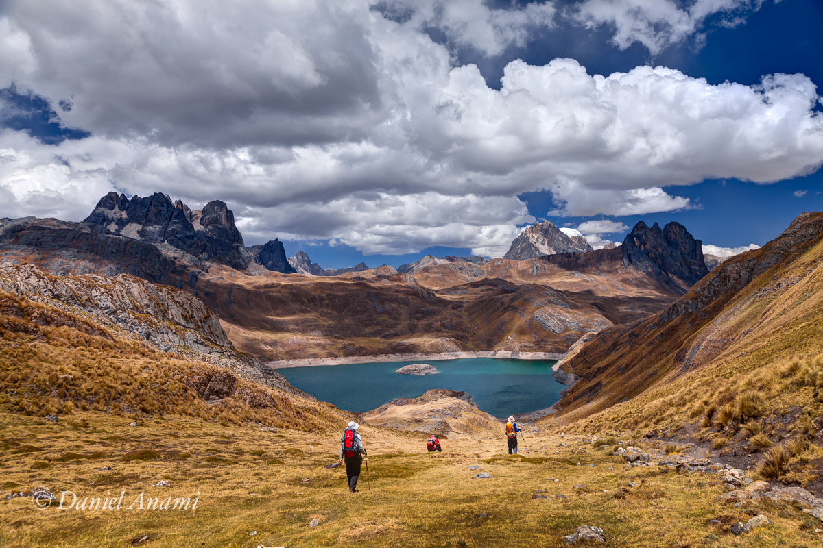 Vestígios de presença humana no 4° passo: Portachuelo de Huayhuash (4.785m) 22/08/13. Foto Daniel Anami.