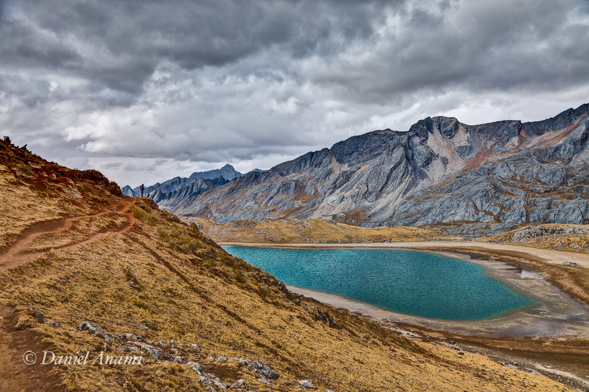 Brincando de poste em Punta Tapush, Laguna Sosucocha (4.748m): dia com maior desnível (1.250m) 25/08/13. Foto Daniel Anami.