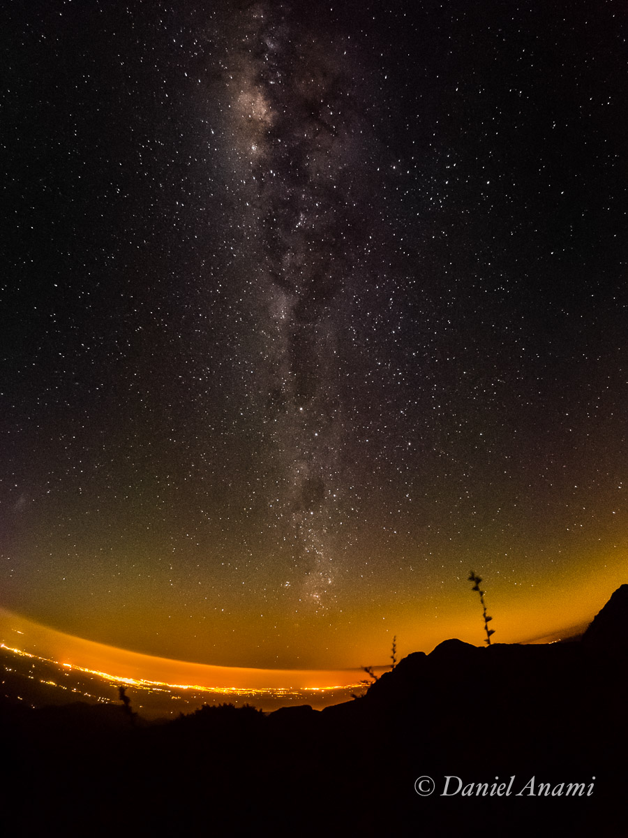 Olha para cima, Via Láctea na Travessia Itaguaré-Marins, Cruzeiro, 03/08/15. Foto Daniel Anami.