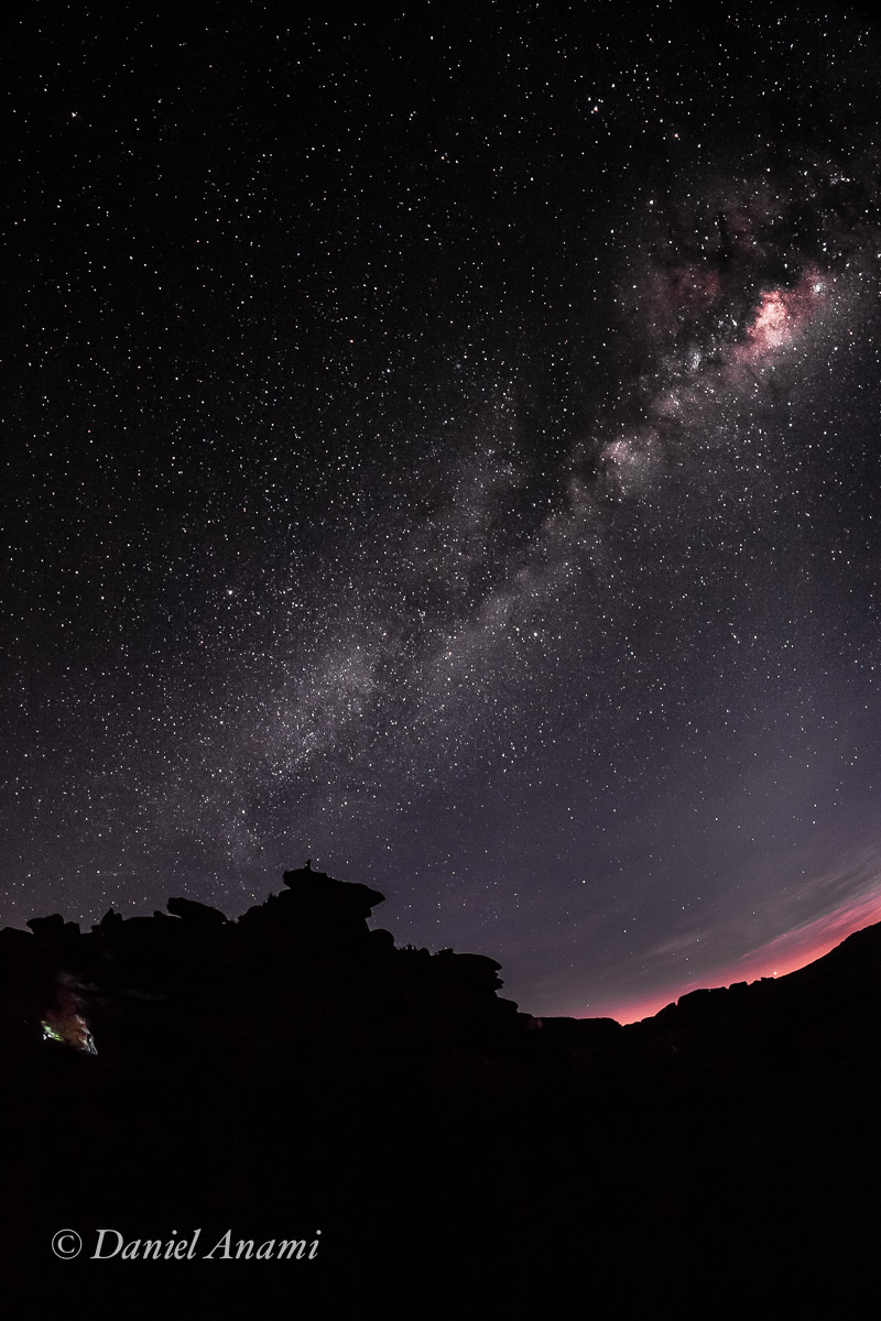 Estrelas se despedem no topo do monte Roraima pouco antes do nascer do sol do dia 20/03/2016. Foto Daniel Anami.