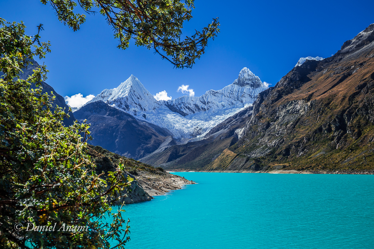 Silhuetas nevadas. Cordillera Blanca / Laguna Parón - 03/07/17: Nevado Piramide (5.885m) e Nevado Chacraraju (6.112m). Foto Daniel Anami.