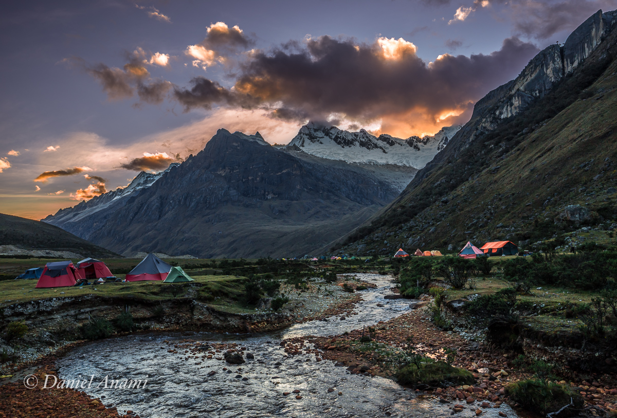 O sol se põe no mar... Cordillera Blanca / Taullipampa (4.250m) - 05/07/17: 2º acampamento. Foto Daniel Anami.