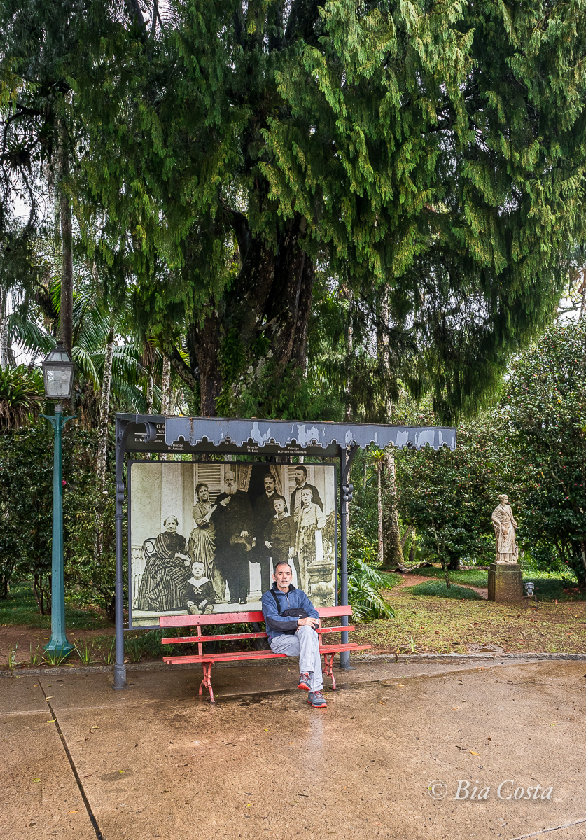 Pose de lorde oriental junto à família imperial. Foto Bia Costa.