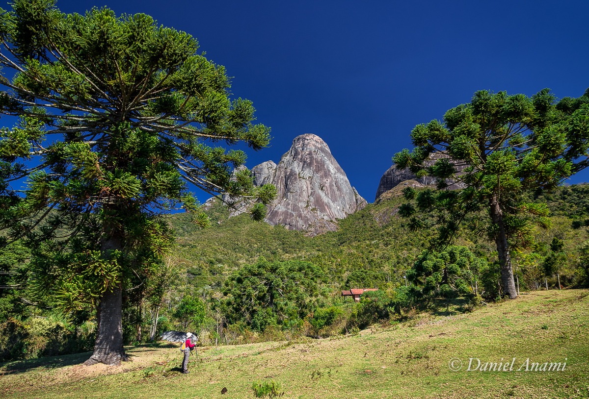 Quintal  do Tartari. 3 Picos, Salinas, 12/08/2019. Foto Daniel Anami.